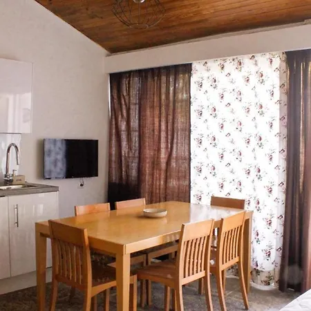 Daire Almirante24 - With Garden - Ajuda Palace & Royal Treasure Museum *